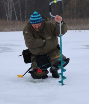 На-Волині-відбулися-змагання-із-зимової-риболовлі.-ФОТО