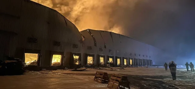 Нічна атака БПЛА рф у Яготині на Київщині: спалахнула пожежа на складі Roshen Нічна-атака-БПЛА-рф-у-Яготині-на-Київщині:-спалахнула-пожежа-на-складі-roshen