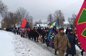 На Волині попрощалися з полеглим Героєм Юрієм Зінчуком На-Волині-попрощалися-з-полеглим-Героєм-Юрієм-Зінчуком