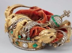 Лувр показав корону імператриці, яку пошкодили під час пограбування Лувр-показав-корону-імператриці,-яку-пошкодили-під-час-пограбування