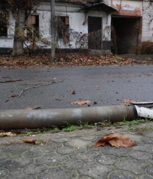 Ворог-обстріляв-Херсон-з РСЗВ:-поранено-трьох-жінок