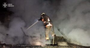 У селі на Маневиччині горіла хата У-селі-на-Маневиччині-горіла-хата