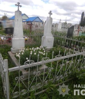 На-Волині-судили-чоловіка,-який-крав-надгробки-з-могил