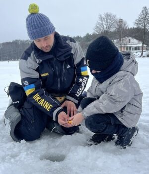 Чемпіон-України-з-зимової-риболовлі-провів-майстерклас-на-волинському-озері