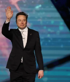 Маск-розкрив-плани-spacex-щодо-будівництва-міста-на-Місяці