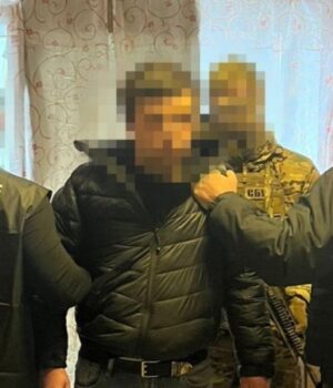 Зливав-росіянам-дані-про-військових-і-волонтерів:-СБУ-вполювала-«крота»-в-банку