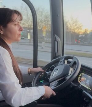 «Дайте-нам-Лілю-водійку»:-як-українка-змінила-професію-і-кермує-автобусом-у-Німеччині