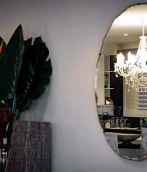 Дзеркала-в-жодному-разі-не-можна-мити-засобом-для-скла:-ось-чому