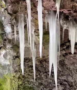 Льодяна-печера-посеред-спекотної-пустелі-США-не-тане-вже-3-тис-років:-у-чому-її.