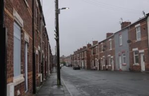 Місто-привид з фальшивими вікнами: у Британії є незвичайне селище с покинутими будинками Місто-привид-з-фальшивими-вікнами:-у-Британії-є-незвичайне-селище-с-покинутими-будинками