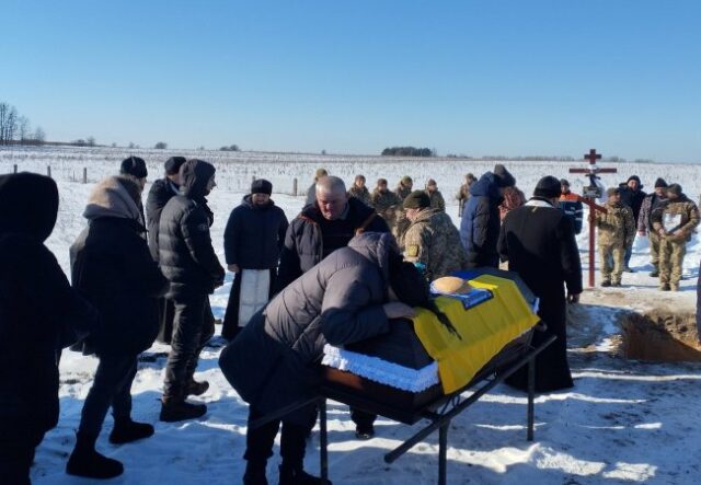 На Волині попрощалися з Героєм, долю якого не знали 2,5 року На-Волині-попрощалися-з-Героєм,-долю-якого-не-знали-2,5-року