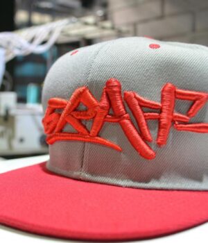 Машинка-чи-ручне-прання?-Як-не-зіпсувати-улюблену-кепку-під-час-прання