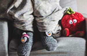 Шкарпетки більше не “кусаються”: дивовижний трюк з водою та бальзамом, який працює миттєво Шкарпетки-більше-не-“кусаються”:-дивовижний-трюк-з-водою-та-бальзамом,-який-працює-миттєво