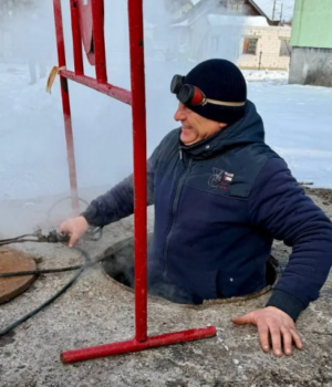 Працюють-по-12-16-годин:-як-нововолинські-комунальники-відновлюють-подачу-тепла-і-світла