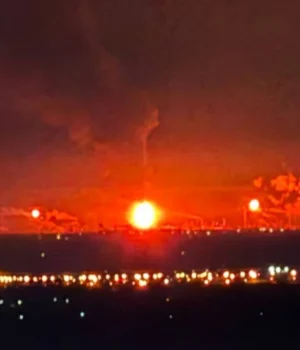 Масована-атака-БпЛА-на-волгоградську-область:-пожежа-на-заводі-та-пошкодження-будинків