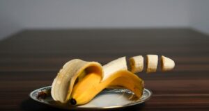 10 розумних способів використання бананової шкірки вдома 10-розумних-способів-використання-бананової-шкірки-вдома
