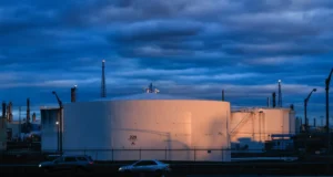 Напруженість навколо Ірану штовхає ціни на нафту вгору попри зростання запасів у США Напруженість-навколо-Ірану-штовхає-ціни-на-нафту-вгору-попри-зростання-запасів-у-США