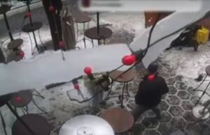 У центрі Луцька на чоловіка впала величезна брила льоду. ВІДЕО У-центрі-Луцька-на-чоловіка-впала-величезна-брила-льоду.-ВІДЕО