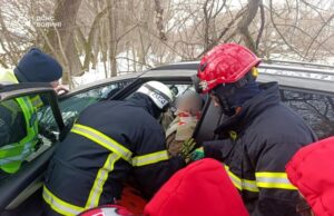 На Волині водійка авто зіткнулась з деревом На-Волині-водійка-авто-зіткнулась-з-деревом