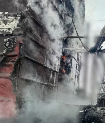 Російські війська атакували залізничну інфраструктуру на Сумщині, загорілось депо та вагон Російські-війська-атакували-залізничну-інфраструктуру-на-Сумщині,-загорілось-депо-та-вагон