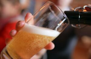 Люди стали пити менше пива, один з лідерів галузі звільняє тисячі працівників Люди-стали-пити-менше-пива,-один-з-лідерів-галузі-звільняє-тисячі-працівників