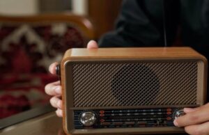 «Радіо Судного дня» збожеволіло: ефір розривається від загадкових наказів «Радіо-Судного-дня»-збожеволіло:-ефір-розривається-від-загадкових-наказів