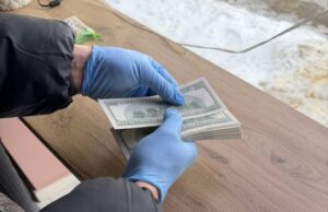 Лучанка за 10 тисяч доларів «допомагала» чоловікам отримувати фіктивні діагнози Лучанка-за-10-тисяч-доларів-«допомагала»-чоловікам-отримувати-фіктивні-діагнози