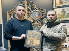 “Вмурована в стіну”: воїн з Волині передав у музей ікону зі зруйнованого будинку Донеччини “Вмурована-в-стіну”:-воїн-з-Волині-передав-у-музей-ікону-зі-зруйнованого-будинку-Донеччини