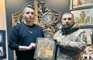 “Вмурована в стіну”: воїн з Волині передав у музей ікону зі зруйнованого будинку Донеччини “Вмурована-в-стіну”:-воїн-з-Волині-передав-у-музей-ікону-зі-зруйнованого-будинку-Донеччини