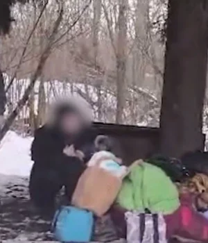 Поліцейські-показали-евакуацію-сім'ї-з-Костянтинівки-та-тіла-загиблої-матері