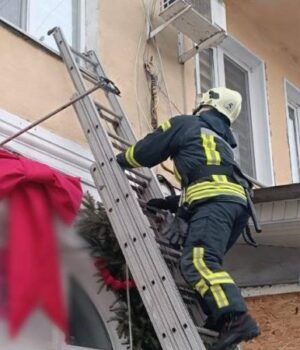 На-Волині-у-квартирі-зачинилася-дворічна-дитина На-Волині-у-квартирі-зачинилася-дворічна-дитина