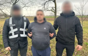 На Закарпатті затримано чоловіка, який кинув бойову гранату в будинок правоохоронця На-Закарпатті-затримано-чоловіка,-який-кинув-бойову-гранату-в-будинок-правоохоронця