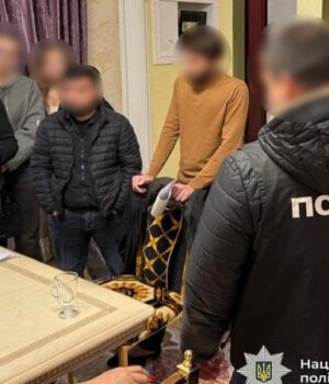 Через-підпільне-онлайнказино-двоє-братів-з-Одеси-«відмили»-12-мільйонів