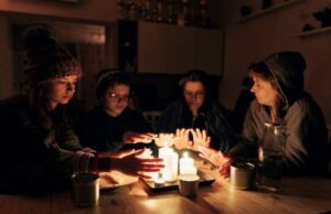 Світло вимикатимуть усім: «Укренерго» попередило про графіки на 14 лютого Світло-вимикатимуть-усім:-«Укренерго»-попередило-про-графіки-на-14-лютого