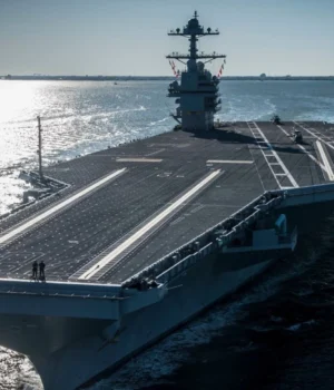 Трамп-відправив-найбільший-у-світі-авіаносець-до-Близького-Сходу,-щоб-посилити-тиск-на-Іран-–.