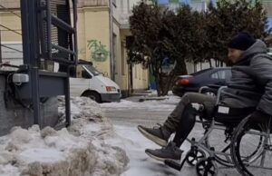 У Луцьку через нерозчищений сніг ветеран на колісному кріслі не потрапив до аптеки У-Луцьку-через-нерозчищений-сніг-ветеран-на-колісному-кріслі-не-потрапив-до-аптеки