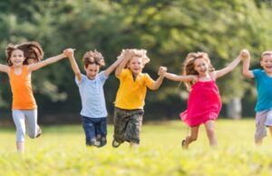 Чому сучасні батьки обирають практичний дитячий одяг замість великої кількості речей Чому-сучасні-батьки-обирають-практичний-дитячий-одяг-замість-великої-кількості-речей