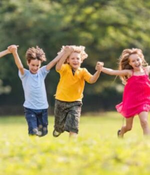 Чому-сучасні-батьки-обирають-практичний-дитячий-одяг-замість-великої-кількості-речей