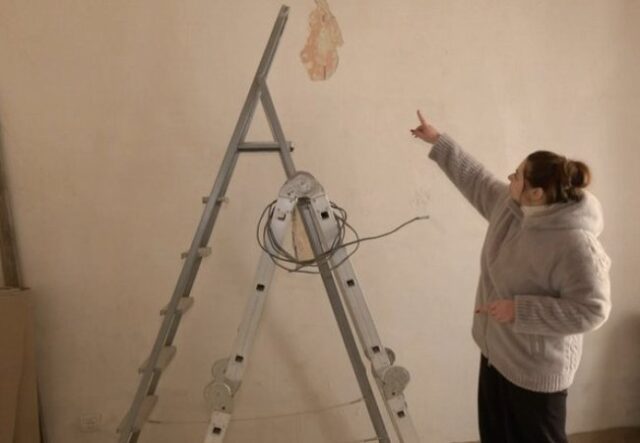 Лучанка 8 місяців не може отримати компенсацію на відновлення житла після обстрілу РФ Лучанка-8-місяців-не-може-отримати-компенсацію-на-відновлення-житла-після-обстрілу-РФ