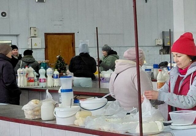 Скільки коштують домашнє молоко, сир та масло на ринку у Луцьку: огляд цін Скільки-коштують-домашнє-молоко,-сир-та-масло-на-ринку-у-Луцьку:-огляд-цін