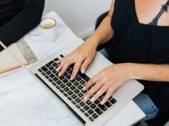 Ідеальний офісний манікюр: як обрати дизайн, що має дорогий і доречний вигляд на роботі Ідеальний-офісний-манікюр:-як обрати-дизайн,-що має-дорогий-і доречний-вигляд-на роботі