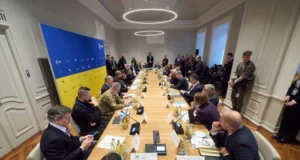 Зеленський зустрівся з лідерами світових інвестиційних компаній у Мюнхені Зеленський-зустрівся-з-лідерами-світових-інвестиційних-компаній-у-Мюнхені