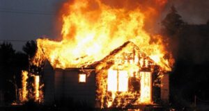 У пожежі на Дніпропетровщині згоріли троє малюків У-пожежі-на-Дніпропетровщині-згоріли-троє-малюків