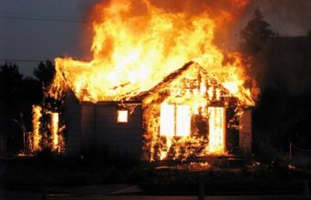 У пожежі на Дніпропетровщині згоріли троє малюків У-пожежі-на-Дніпропетровщині-згоріли-троє-малюків