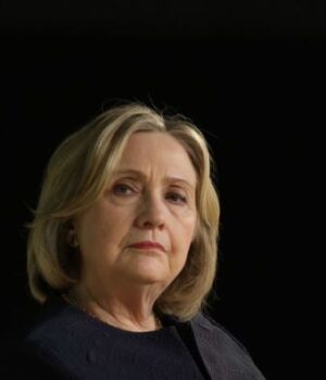 Клінтон-різко-розкритикувала-позицію-Трампа-щодо-війни-в-Україні-та-закликала-посилити-озброєння-Києва Клінтон-різко-розкритикувала-позицію-Трампа-щодо-війни-в-Україні-та-закликала-посилити-озброєння-Києва