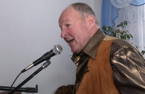 Продав корову і купив фортепіано: історія вчителя з Волині, який 40 років працює фізкультурником та... Продав-корову-і-купив-фортепіано:-історія-вчителя-з-Волині,-який-40-років-працює-фізкультурником-та.