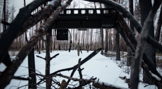 На фронті за добу зафіксовано 205 ворожих атак за добу. У Генштабі показали карти бойових... На-фронті-за-добу-зафіксовано-205-ворожих-атак-за-добу-У-Генштабі-показали-карти-бойових.