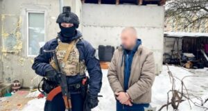 На Рівненщині затримали дезертира, який викрав авто та стріляв у поліцейських На-Рівненщині-затримали-дезертира,-який-викрав-авто-та-стріляв-у-поліцейських