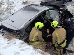 На Волині рятувальники вирізали водія з авто після ДТП На-Волині-рятувальники-вирізали-водія-з-авто-після-ДТП