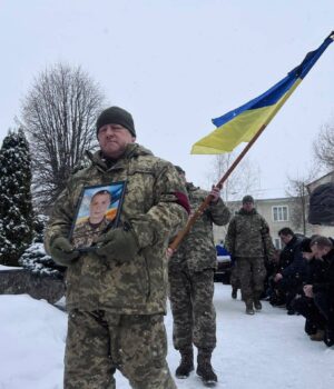 Небесне-військо-поповнив-ще-один-Герой:-у-Володимирі-попрощалися-з-Василем-Солодухою Небесне-військо-поповнив-ще-один-Герой:-у-Володимирі-попрощалися-з-Василем-Солодухою